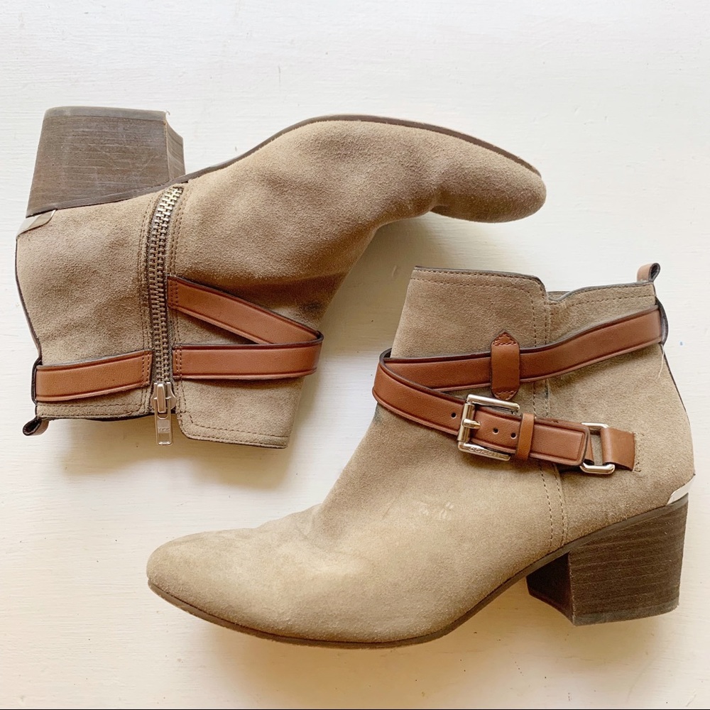 ✨HP!🍂✨COACH Suede Pauline Booties